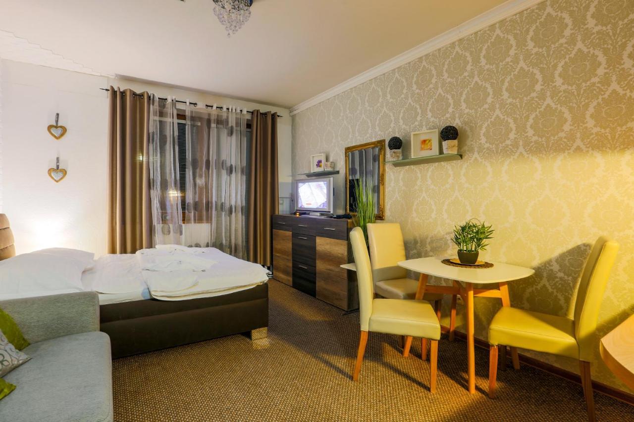 Apartmanovy Dom Fatrapark 1 S Wellness - Hlavna Recepcia 鲁容贝罗克 外观 照片