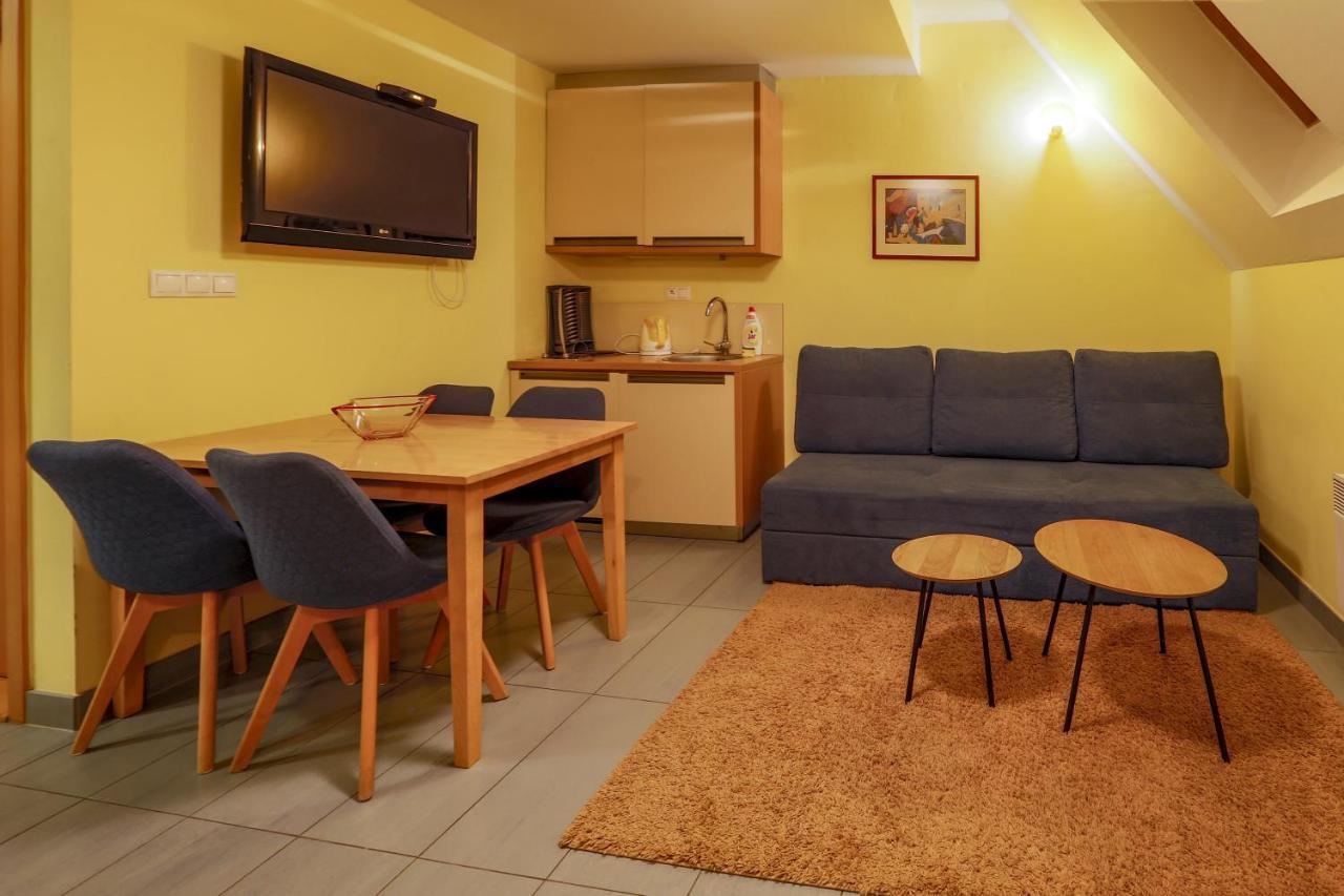 Apartmanovy Dom Fatrapark 1 S Wellness - Hlavna Recepcia 鲁容贝罗克 外观 照片